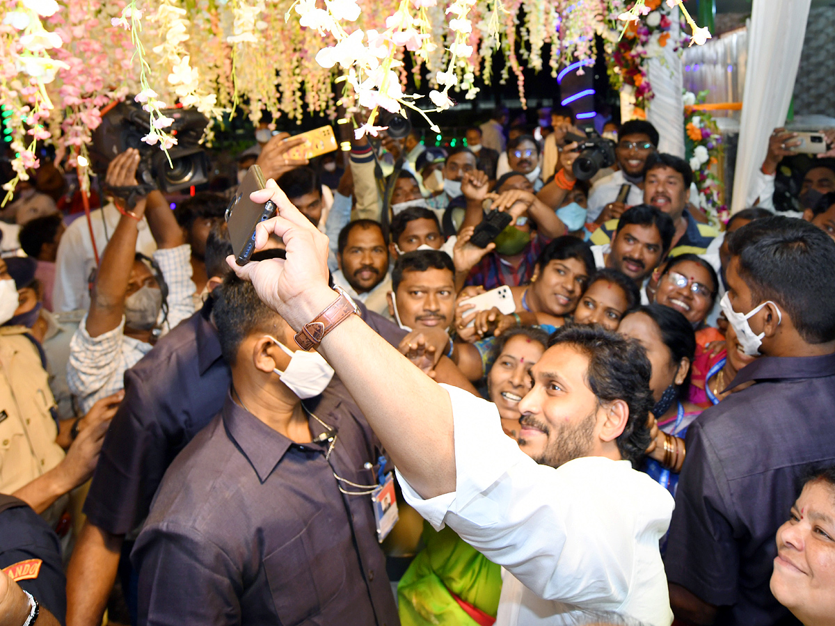 AP CM YS Jagan Vizag Tour Photo Gallery - Sakshi9