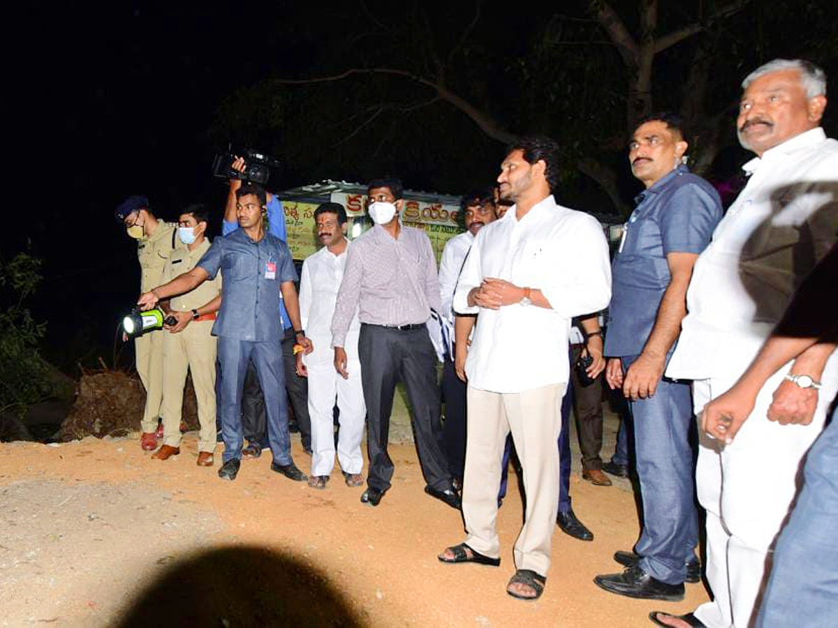 CM Jagan Visits Flood Affected Areas Photos - Sakshi35