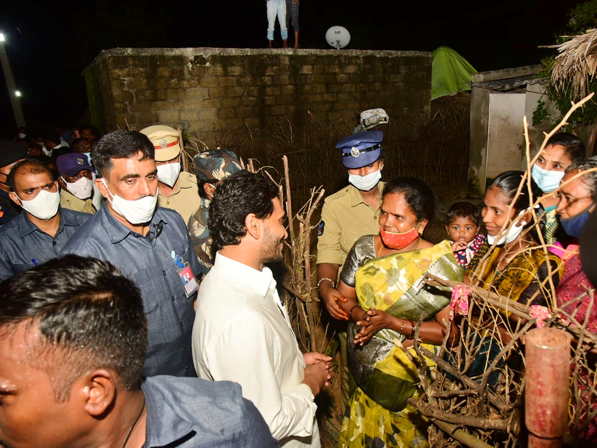 CM Jagan Visits Flood Affected Areas Photos - Sakshi38