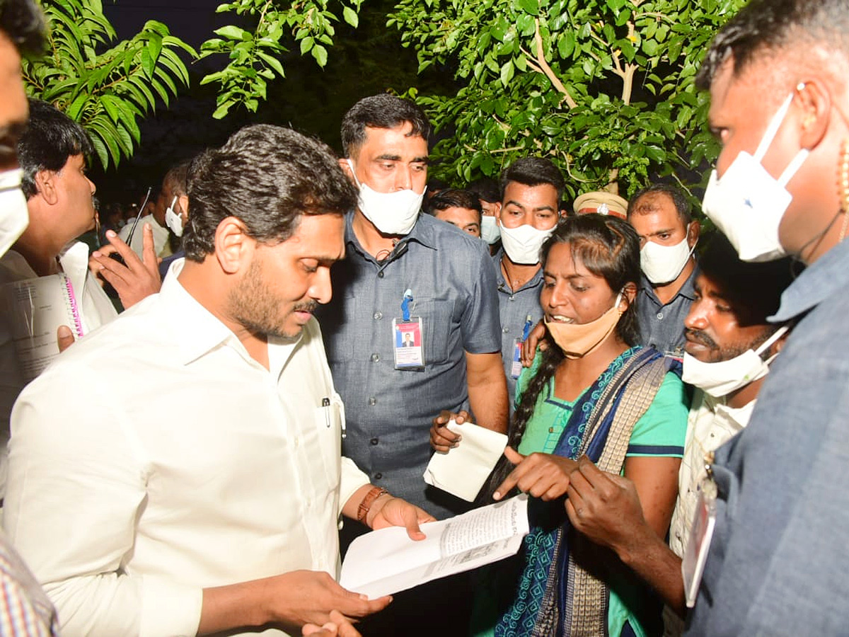 CM Jagan Visits Flood Affected Areas Photos - Sakshi40