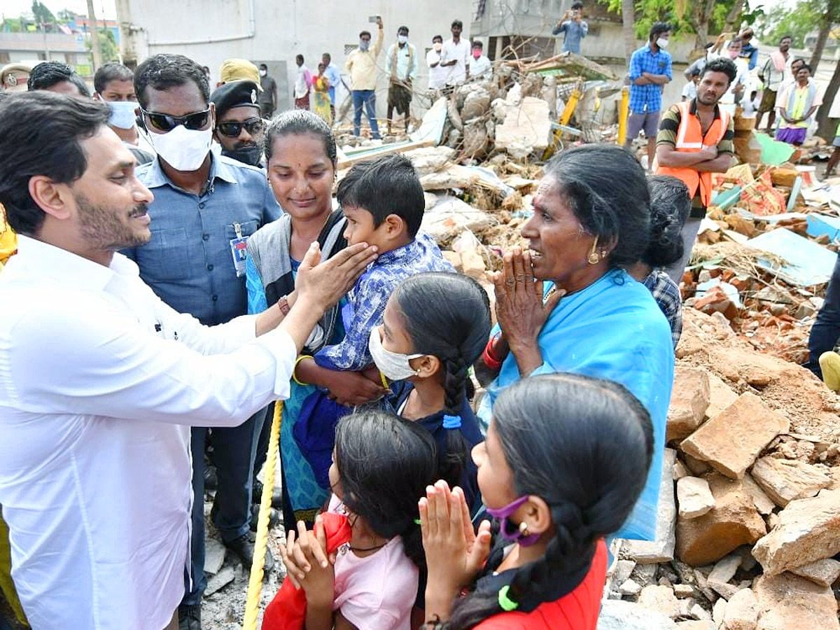 CM Jagan Visits Flood Affected Areas Photos - Sakshi13