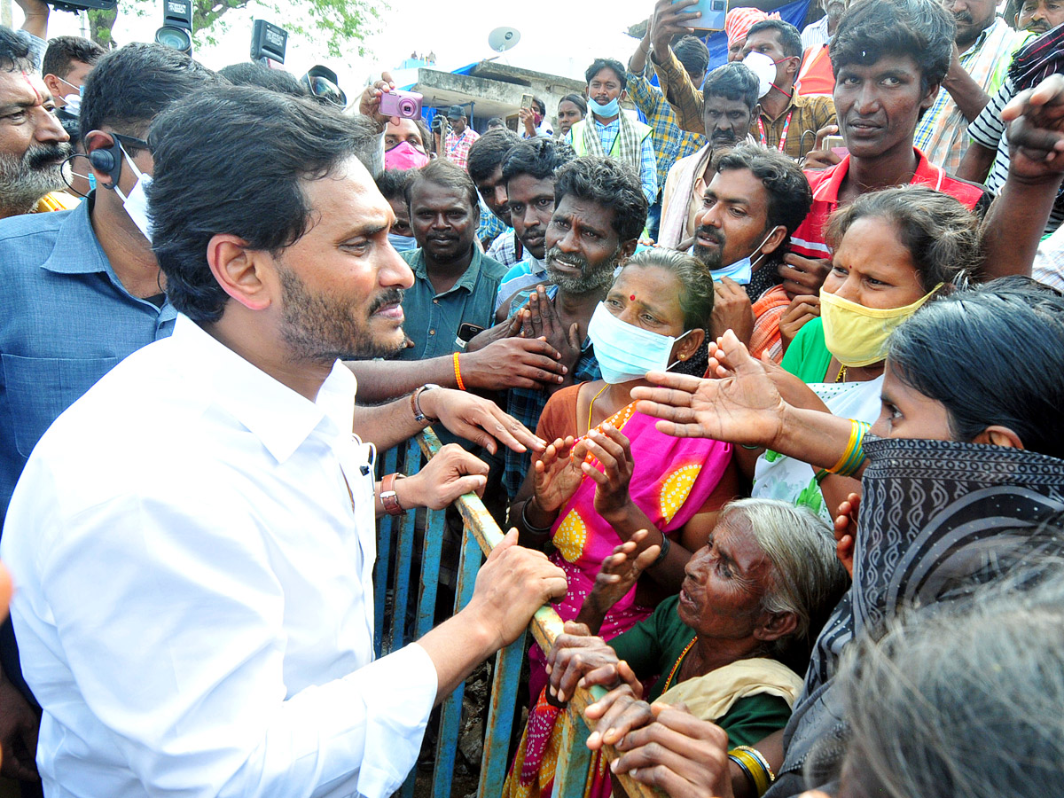 CM Jagan Visits Flood Affected Areas Photos - Sakshi1