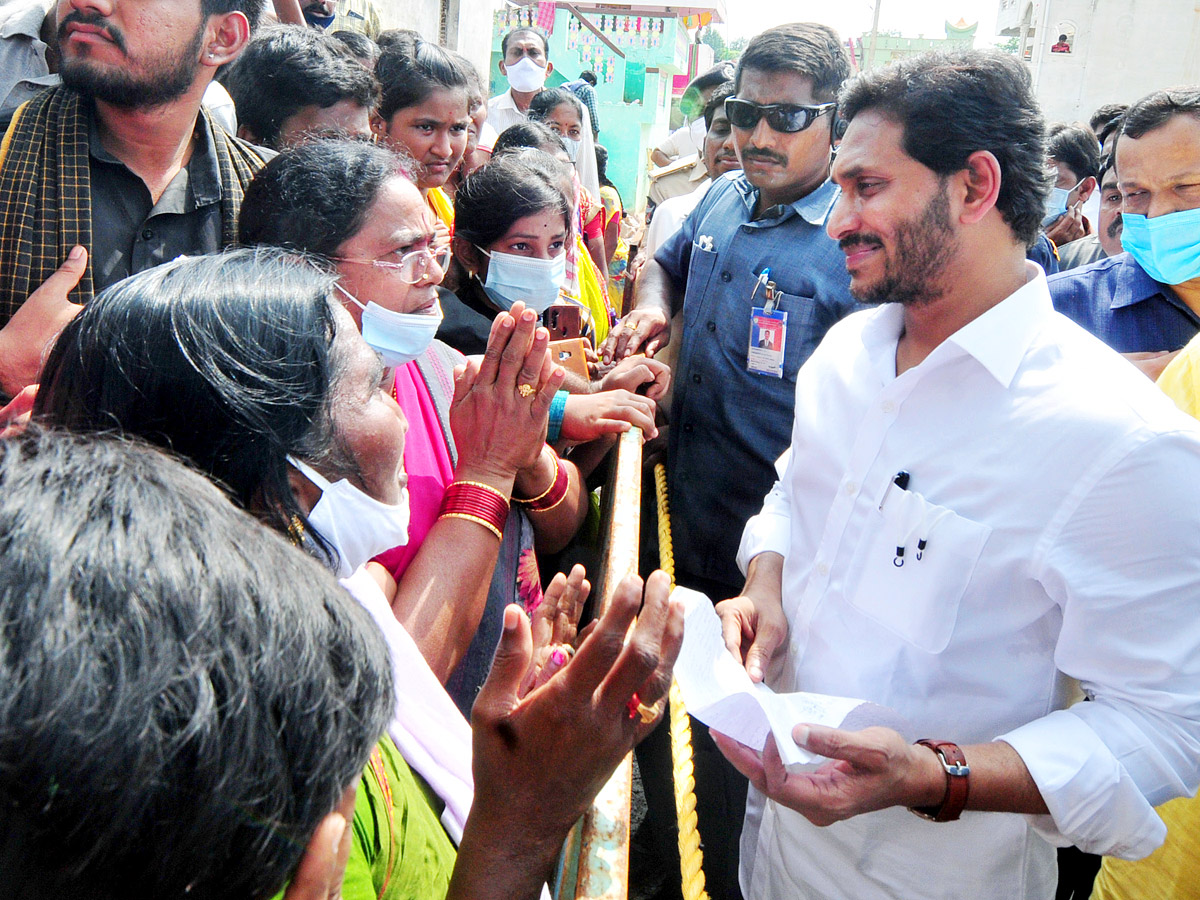 CM Jagan Visits Flood Affected Areas Photos - Sakshi19