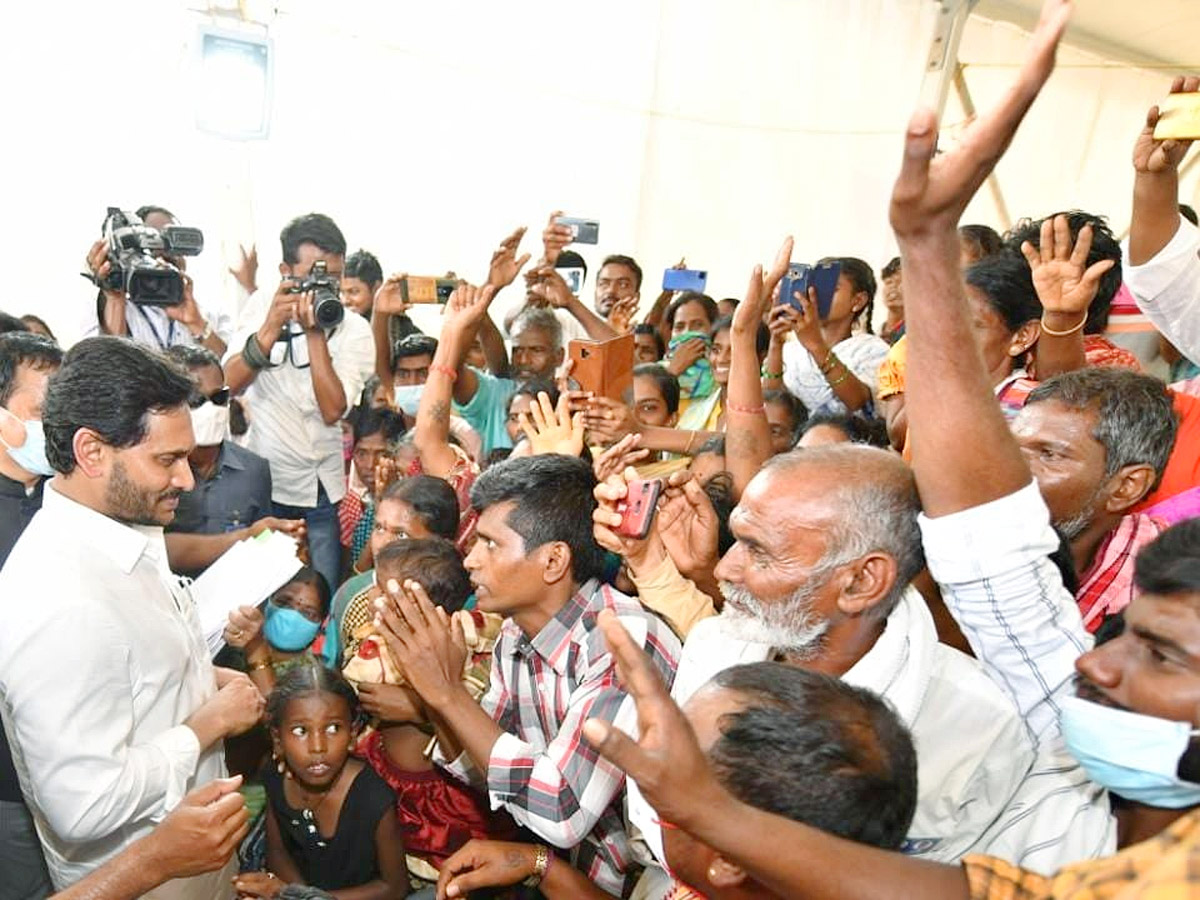 CM Jagan Visits Flood Affected Areas Photos - Sakshi21