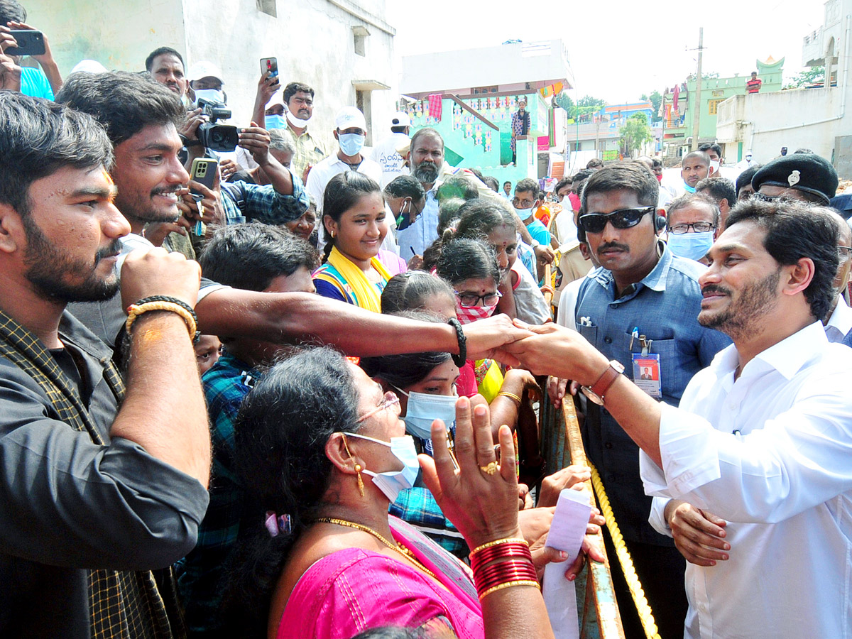 CM Jagan Visits Flood Affected Areas Photos - Sakshi23