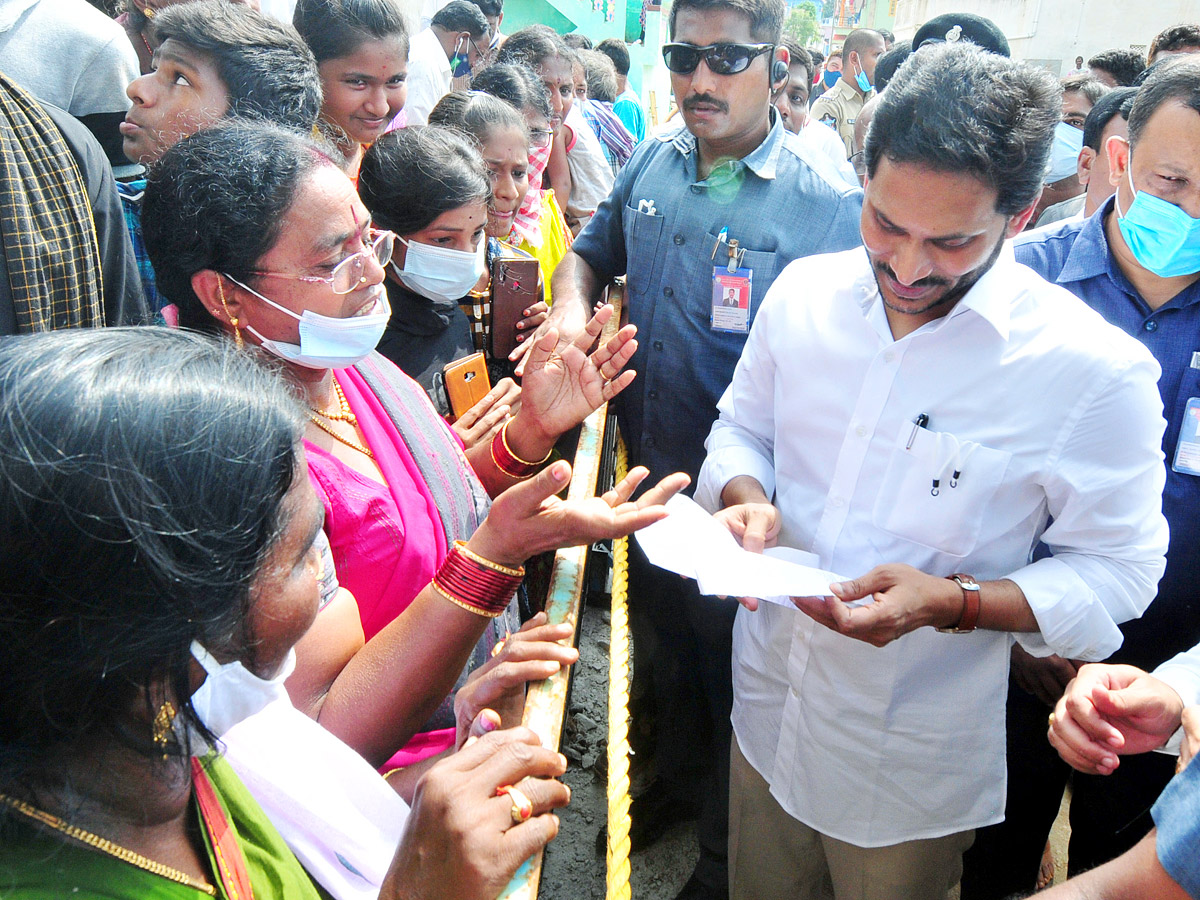 CM Jagan Visits Flood Affected Areas Photos - Sakshi24