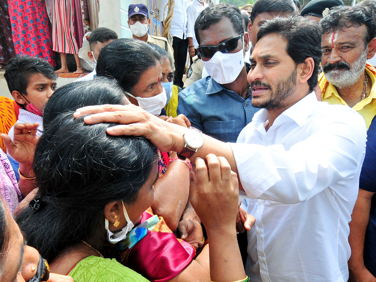 CM Jagan Visits Flood Affected Areas Photos - Sakshi26