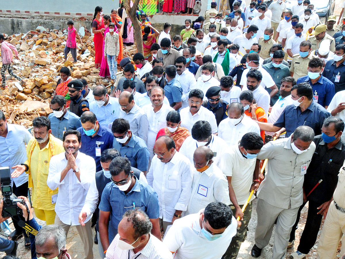 CM Jagan Visits Flood Affected Areas Photos - Sakshi27