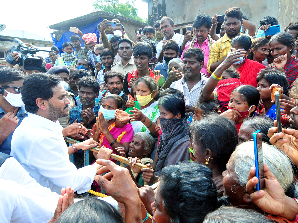 CM Jagan Visits Flood Affected Areas Photos - Sakshi2