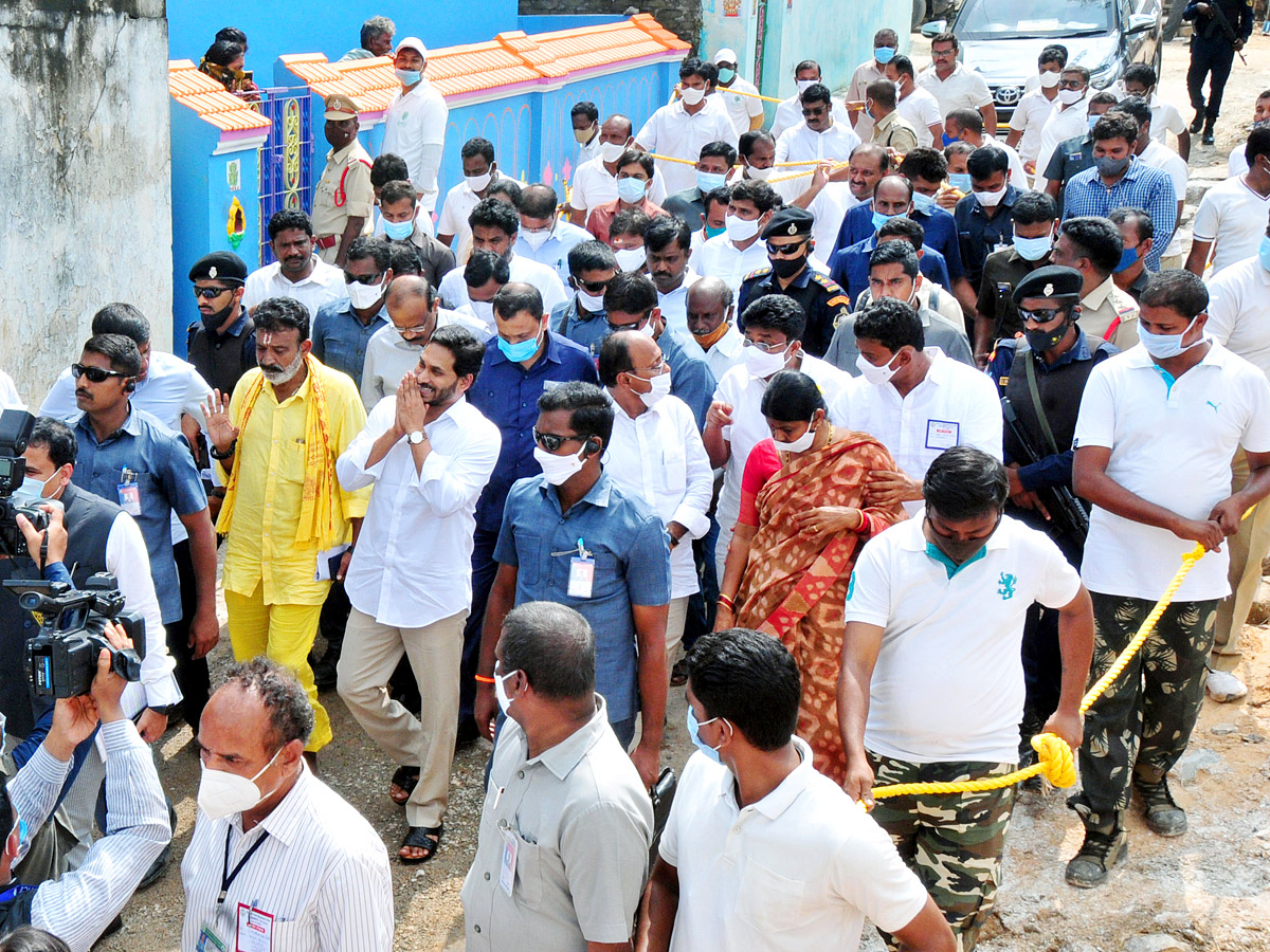 CM Jagan Visits Flood Affected Areas Photos - Sakshi28