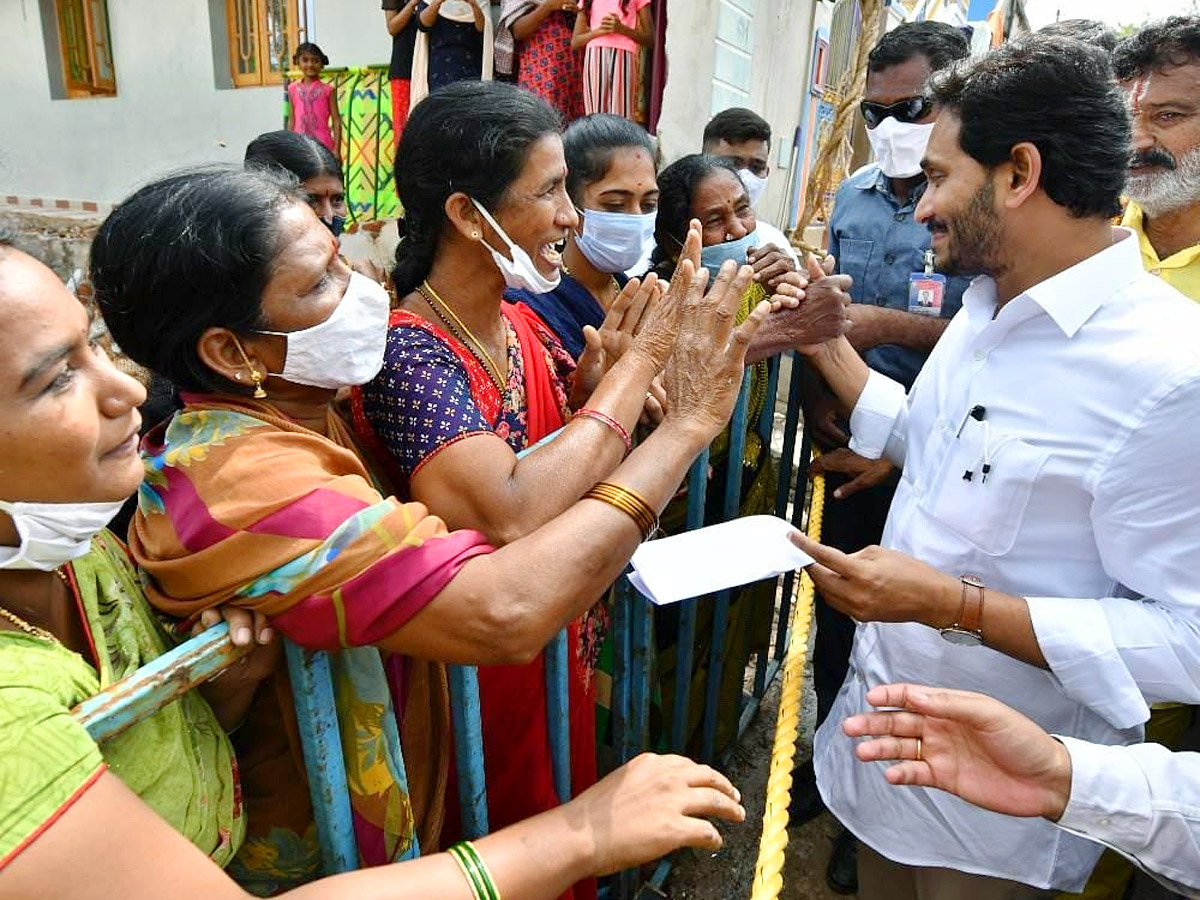 CM Jagan Visits Flood Affected Areas Photos - Sakshi32