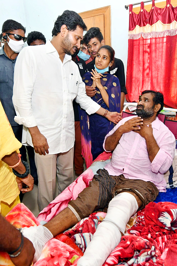 CM Jagan Visits Flood Affected Areas Photos - Sakshi33