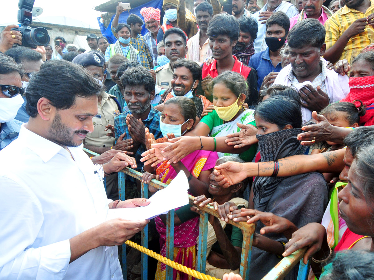 CM Jagan Visits Flood Affected Areas Photos - Sakshi3