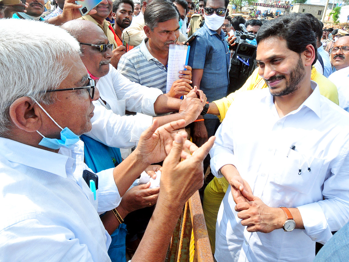 CM Jagan Visits Flood Affected Areas Photos - Sakshi5