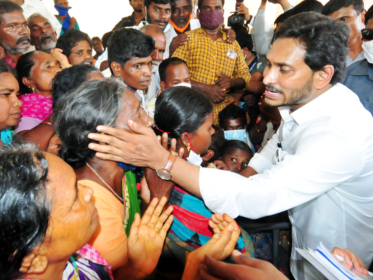 CM Jagan Visits Flood Affected Areas Photos - Sakshi7