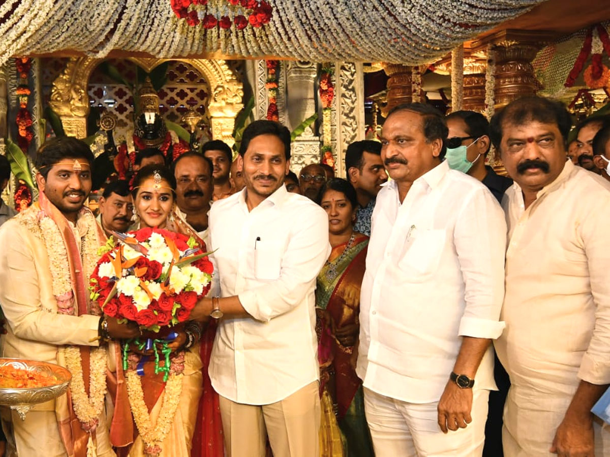 CM Jagan Attending The Wedding of MLA Katasani Son - Sakshi1