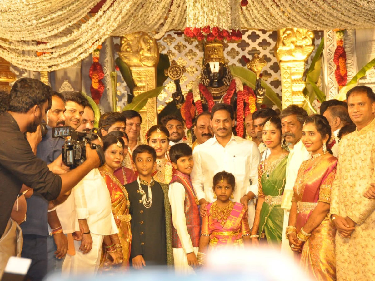 CM Jagan Attending The Wedding of MLA Katasani Son - Sakshi4