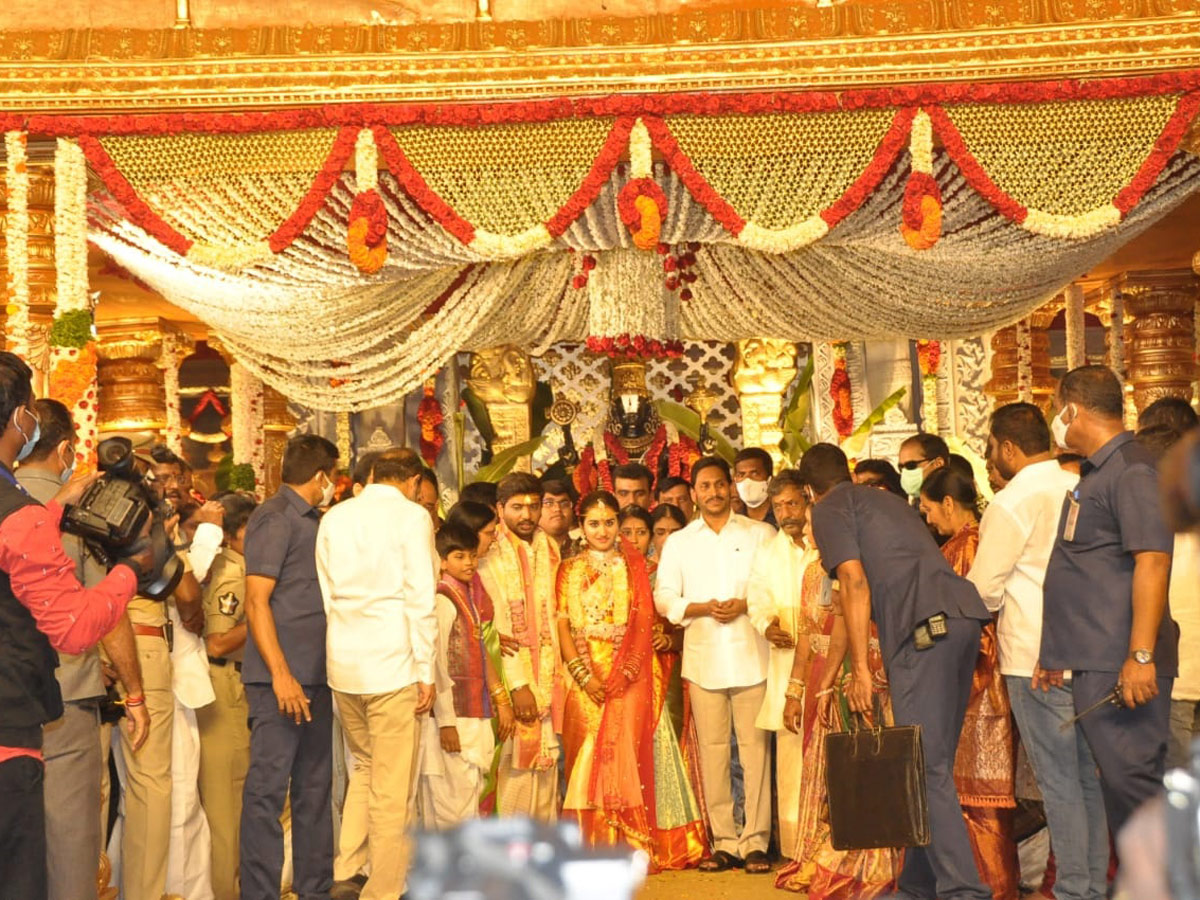 CM Jagan Attending The Wedding of MLA Katasani Son - Sakshi6