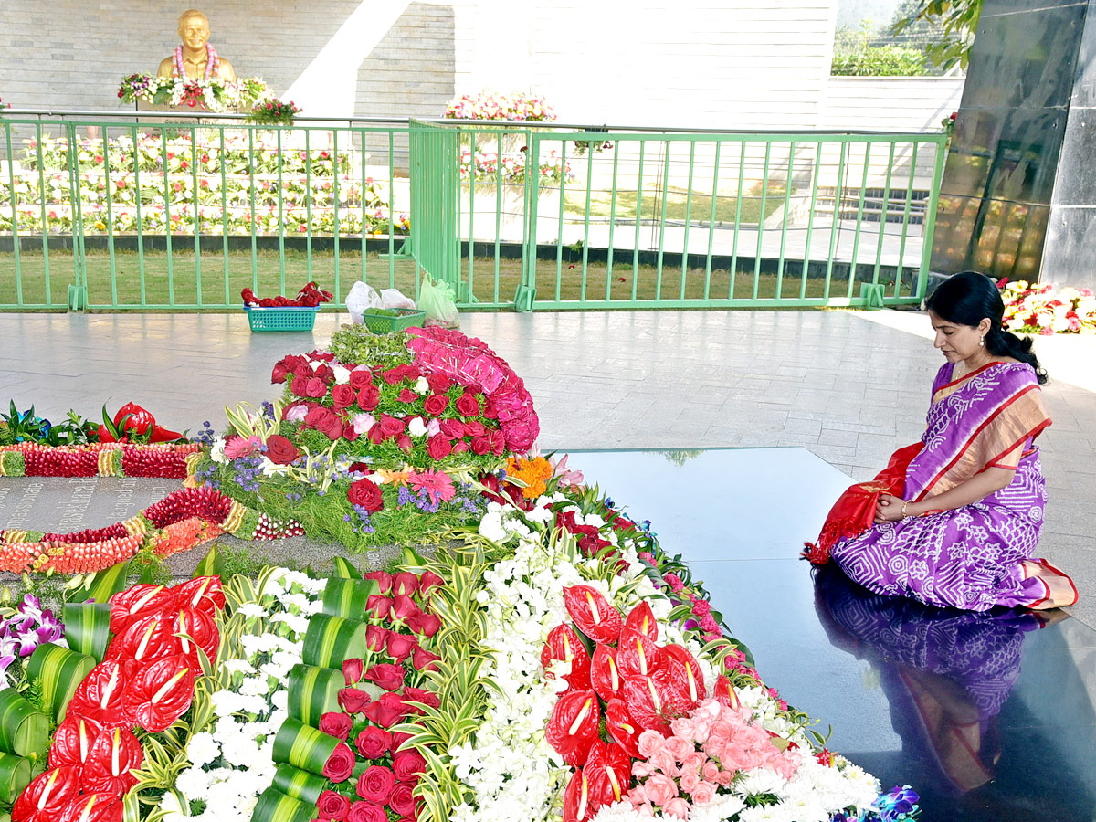 CM Jagan Mohan Reddy prays at YSR Ghat Photo Gallery - Sakshi5