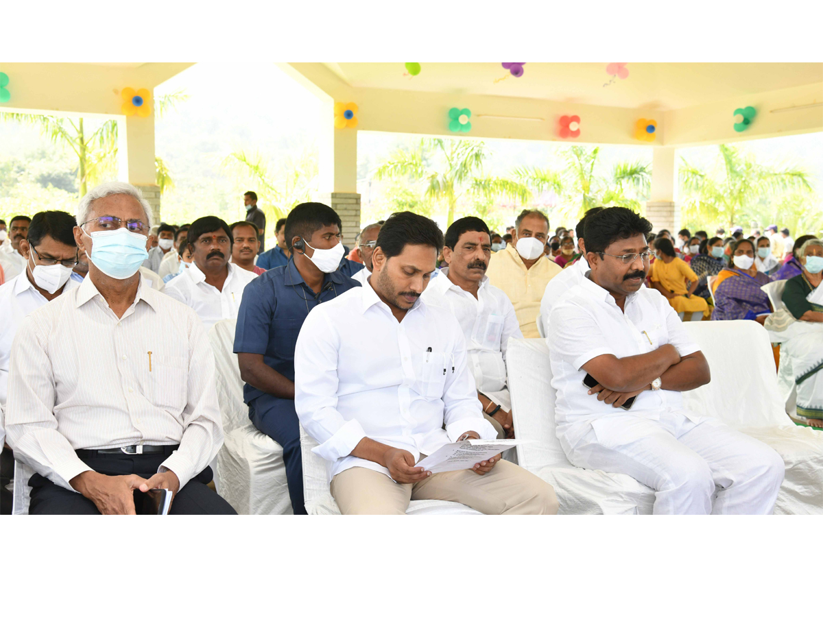 CM YS Jagan Mohan Reddy second day Kadapa Tour Photo Gallery - Sakshi13