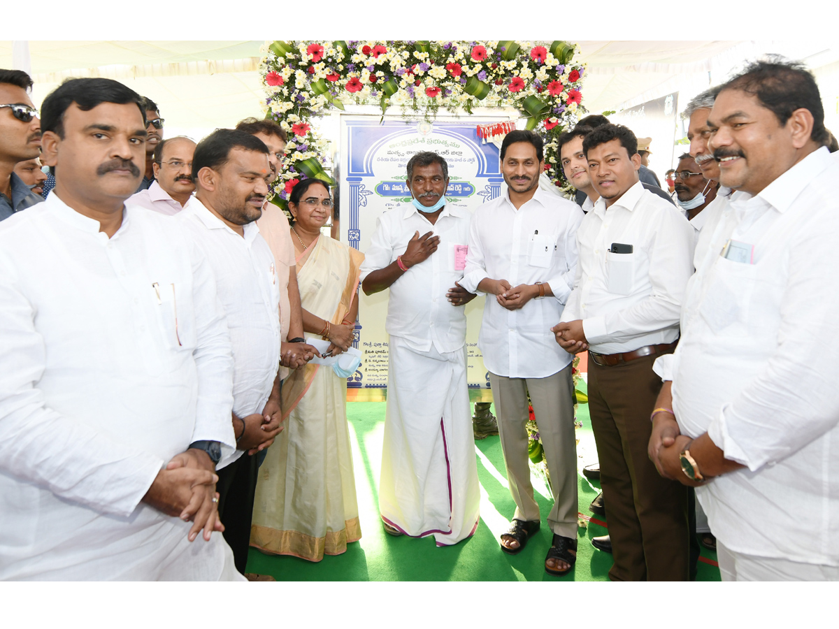 CM YS Jagan Mohan Reddy second day Kadapa Tour Photo Gallery - Sakshi23