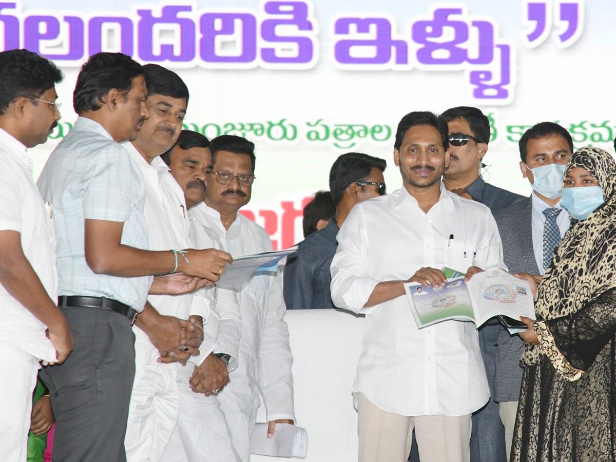 CM YS Jagan Mohan Reddy second day Kadapa Tour Photo Gallery - Sakshi27