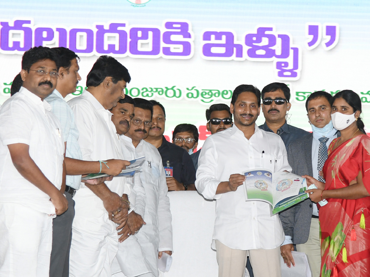 CM YS Jagan Mohan Reddy second day Kadapa Tour Photo Gallery - Sakshi28