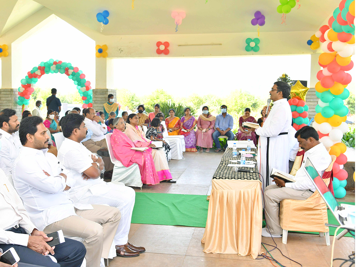 CM YS Jagan Mohan Reddy second day Kadapa Tour Photo Gallery - Sakshi16