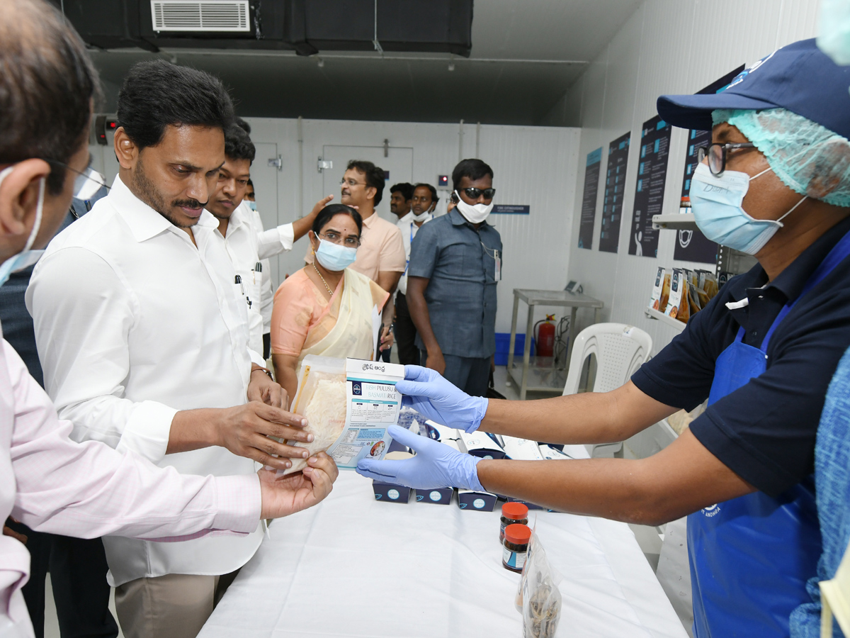 CM YS Jagan Mohan Reddy second day Kadapa Tour Photo Gallery - Sakshi20