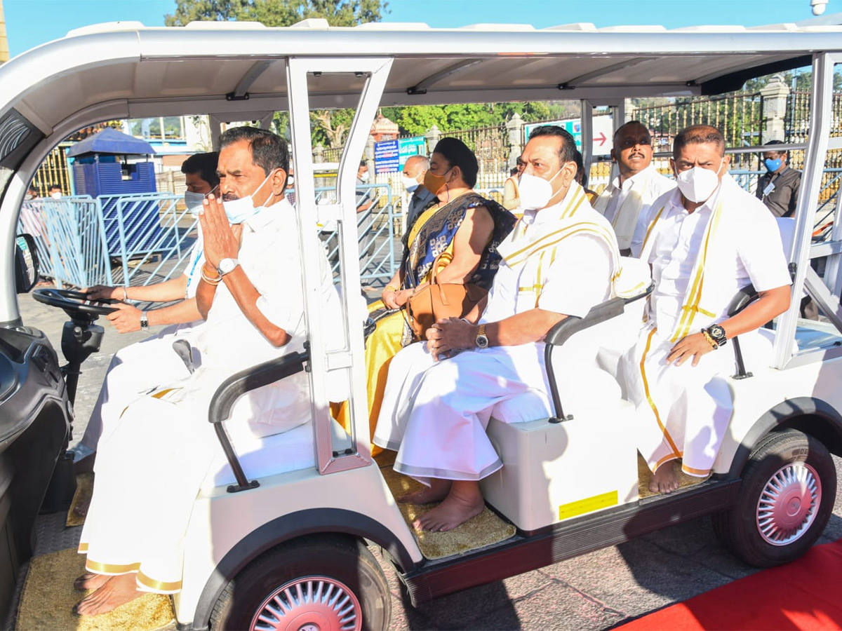 Sri Lanka Prime Minister Mahinda Rajapaksa To Visit Tirumala Temple - Sakshi9