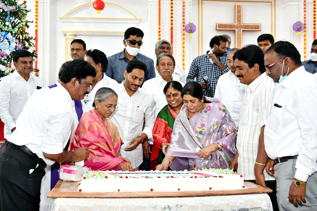 CM YS Jagan Christmas Celebrations at CSI Church Pulivendula - Sakshi4