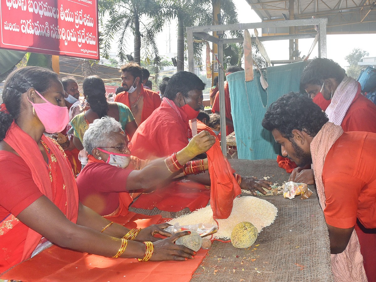 Bhavani Deeksha Viramana in Vijayawada Photo Gallery - Sakshi6