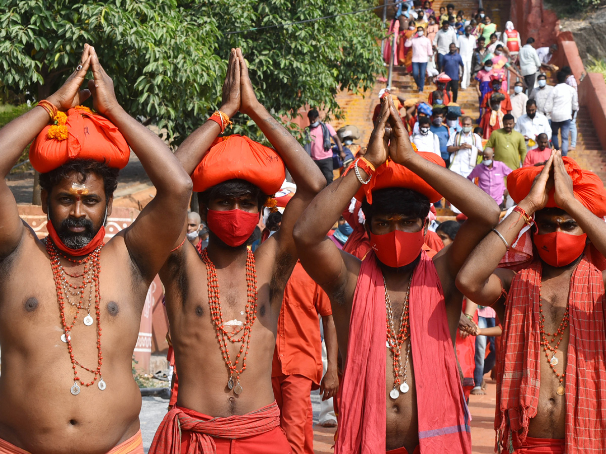 Bhavani Deeksha Viramana in Vijayawada Photo Gallery - Sakshi9