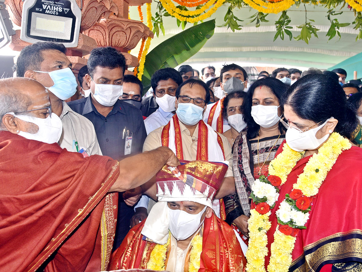 CJI Couple Visit Vijayawada Durgamma Temple Photo Gallery - Sakshi3