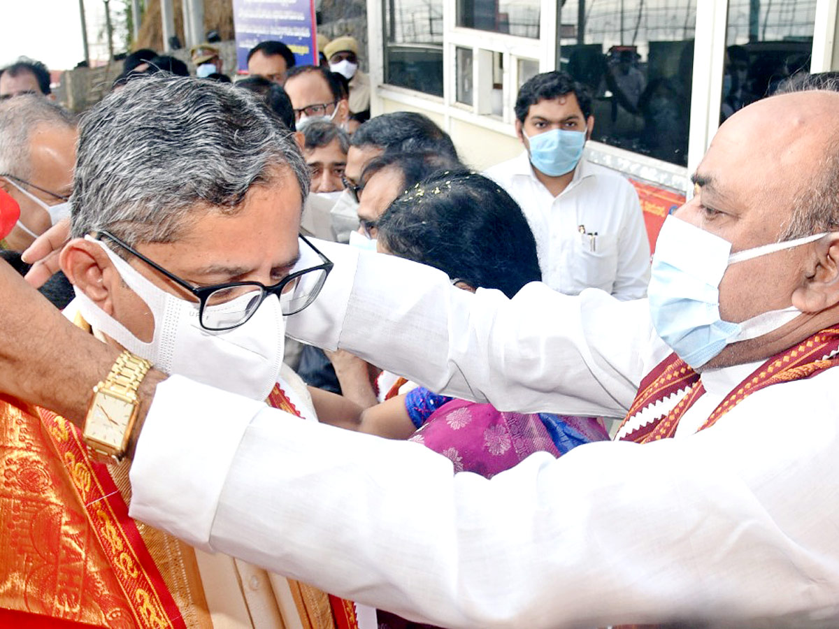 CJI Couple Visit Vijayawada Durgamma Temple Photo Gallery - Sakshi8