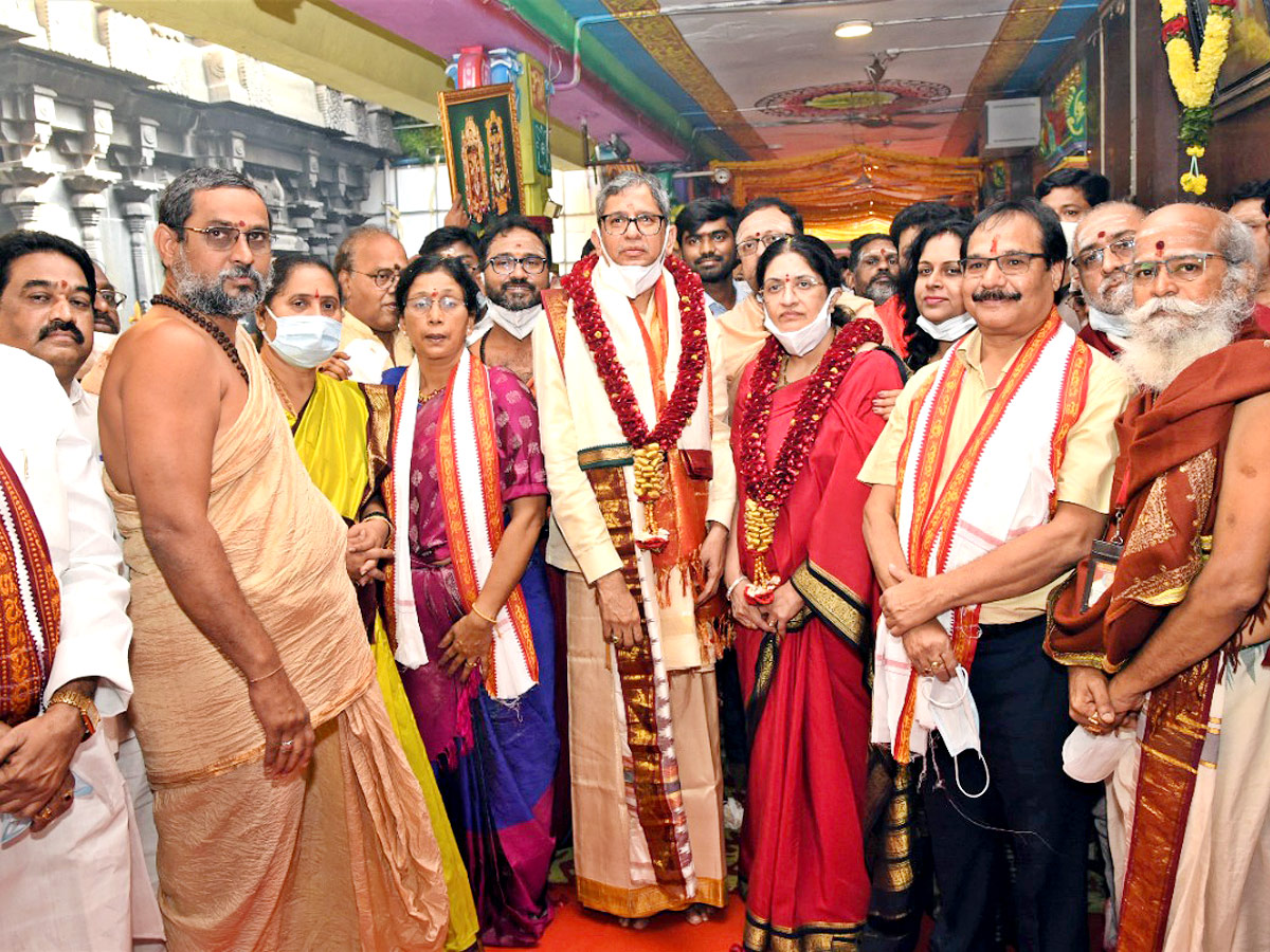 CJI Couple Visit Vijayawada Durgamma Temple Photo Gallery - Sakshi9