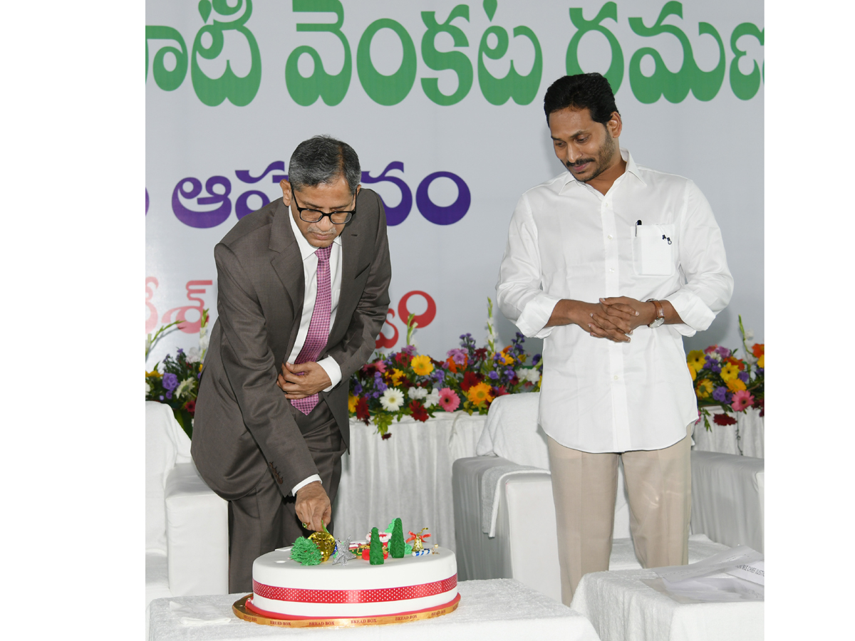 Chief Justice NV Ramana joins Tea time with CM YS Jagan Photo Gallery - Sakshi2