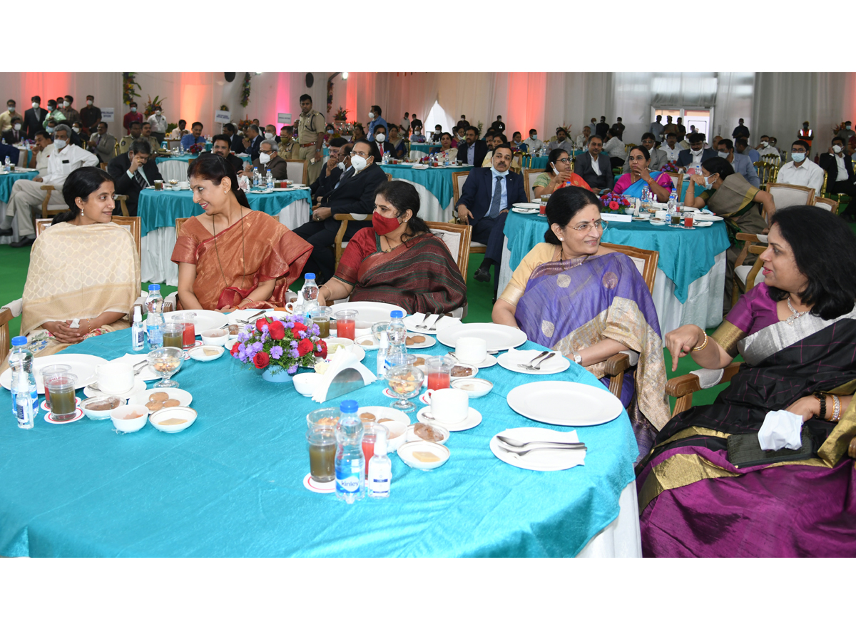 Chief Justice NV Ramana joins Tea time with CM YS Jagan Photo Gallery - Sakshi14