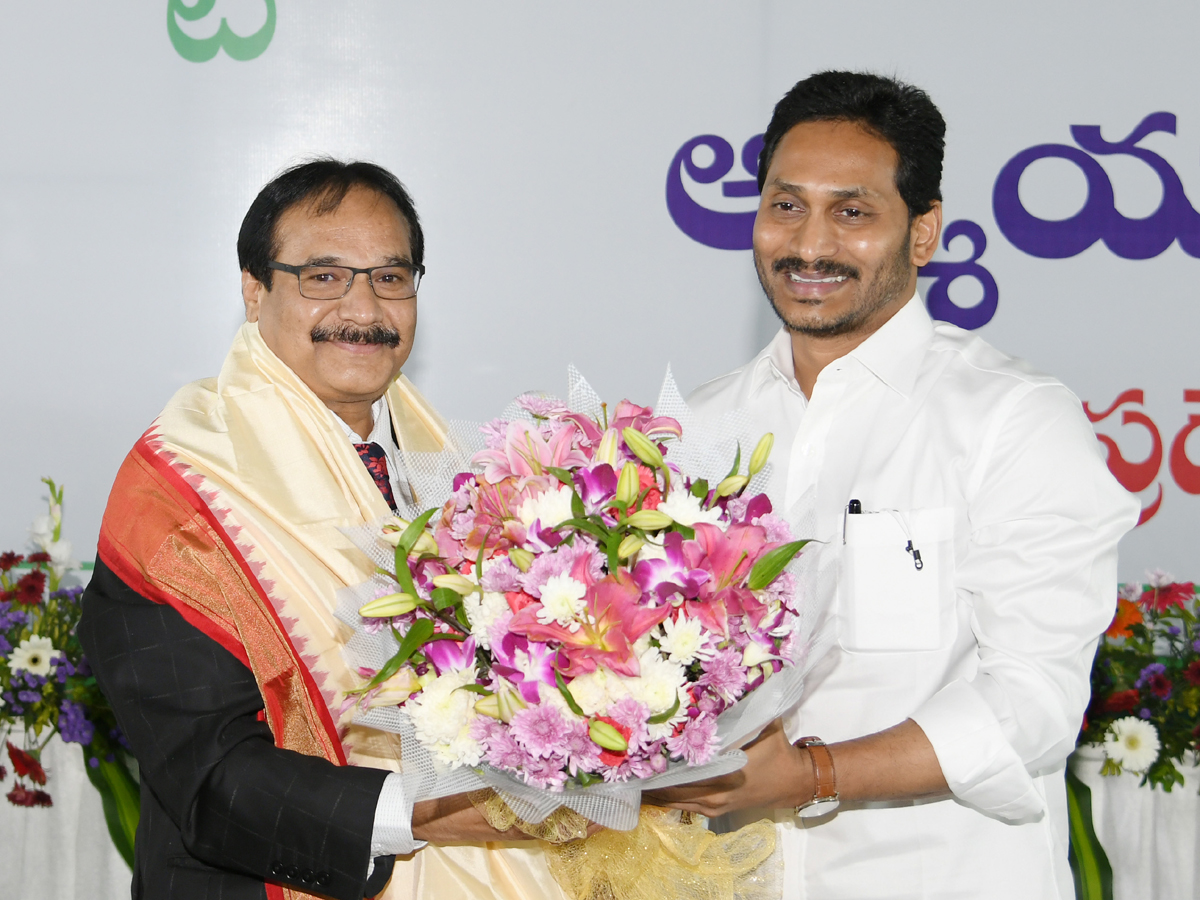 Chief Justice NV Ramana joins Tea time with CM YS Jagan Photo Gallery - Sakshi20