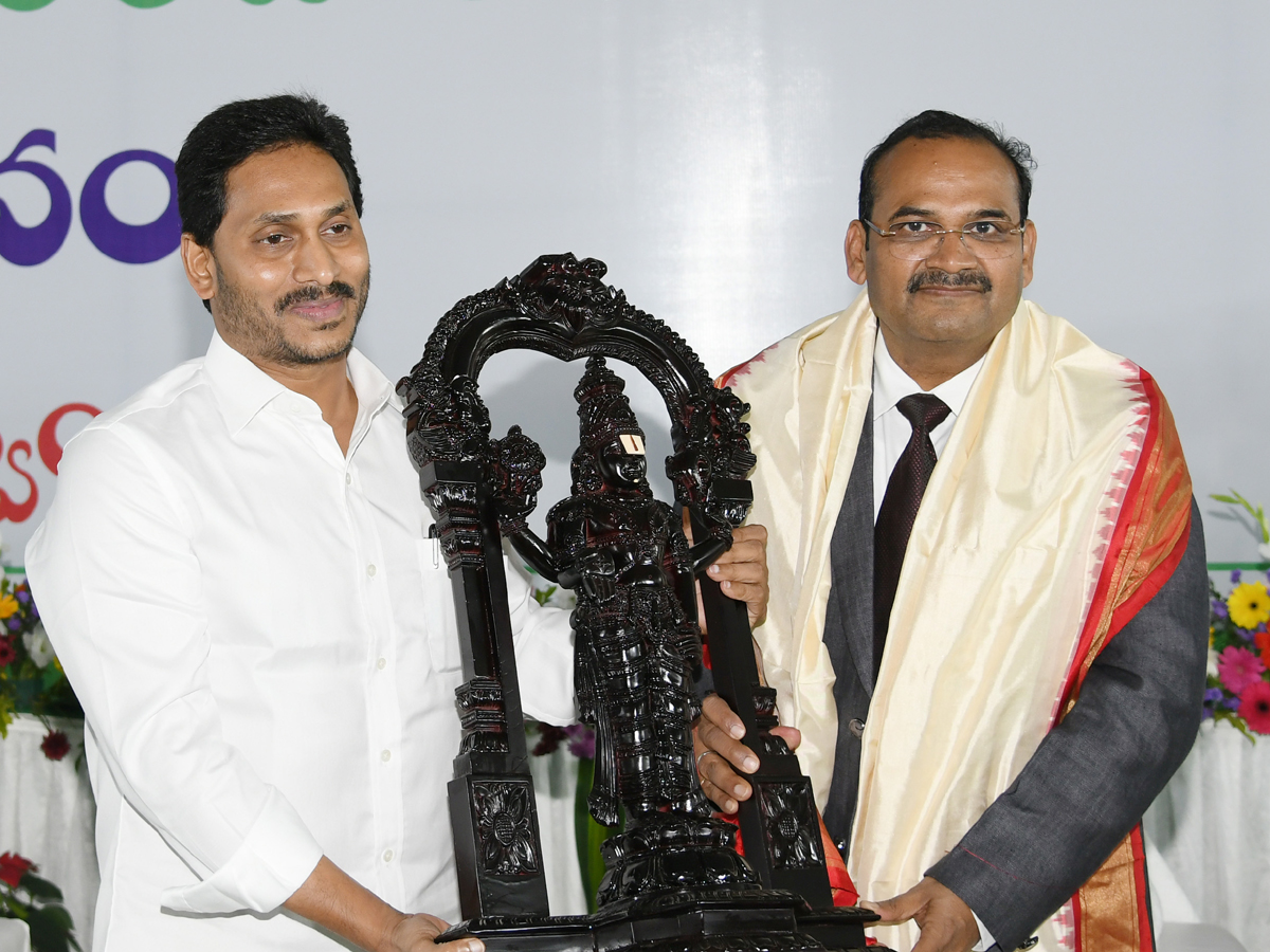 Chief Justice NV Ramana joins Tea time with CM YS Jagan Photo Gallery - Sakshi21