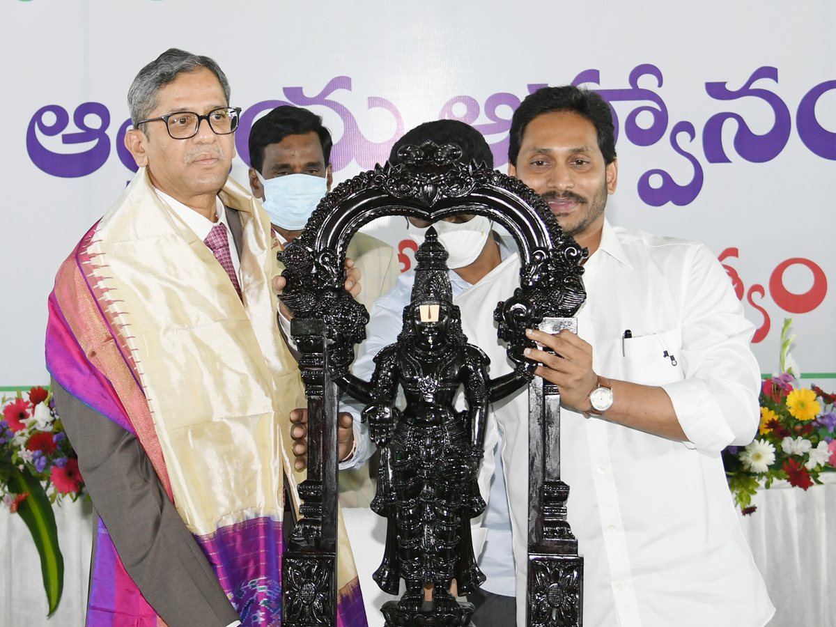 Chief Justice NV Ramana joins Tea time with CM YS Jagan Photo Gallery - Sakshi23