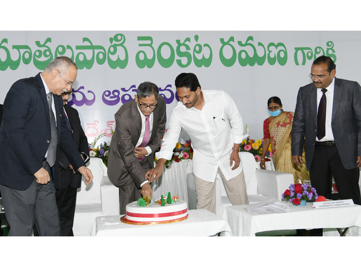 Chief Justice NV Ramana joins Tea time with CM YS Jagan Photo Gallery - Sakshi30