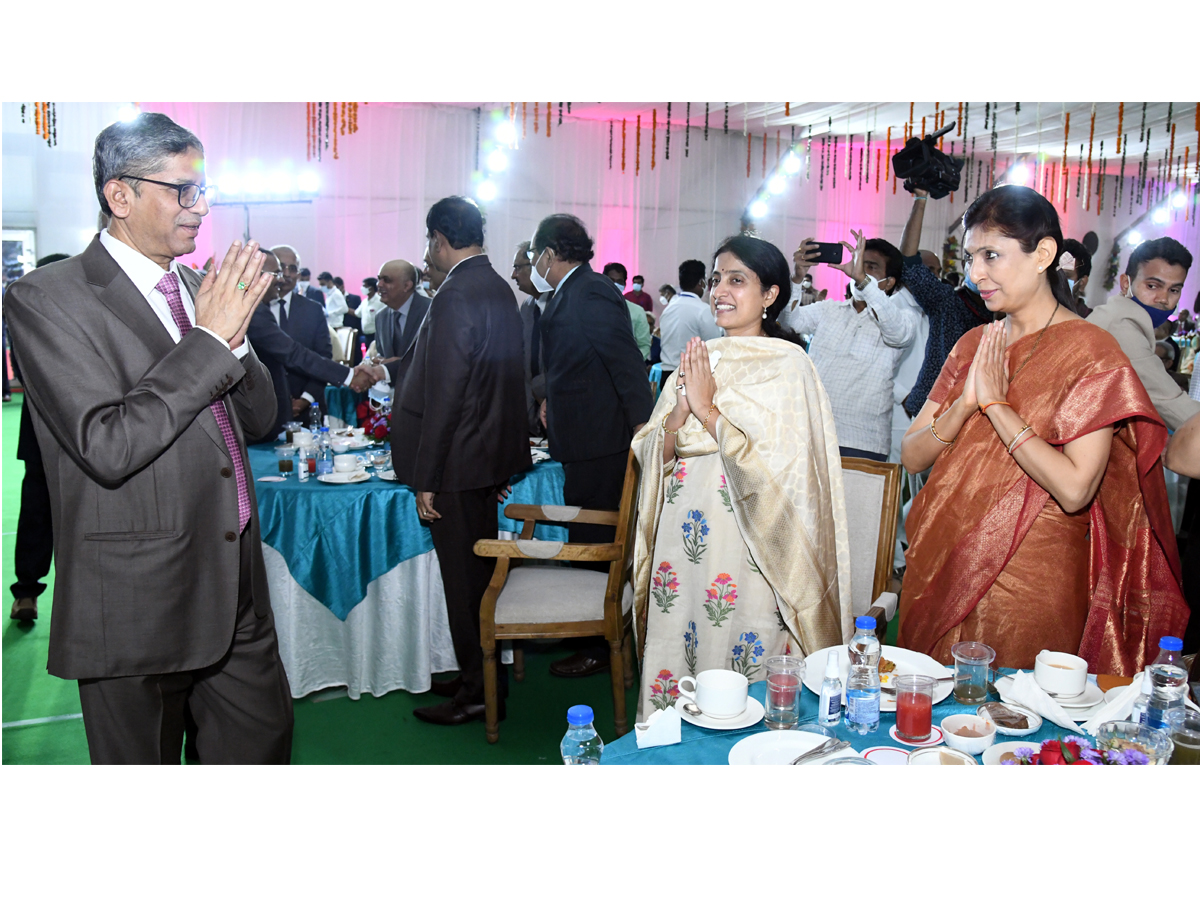 Chief Justice NV Ramana joins Tea time with CM YS Jagan Photo Gallery - Sakshi4