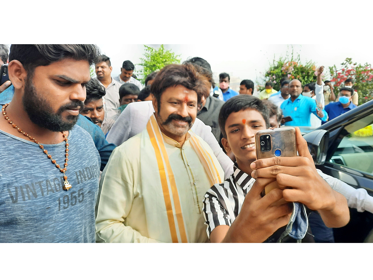 Akhanda Movie Team Visits Yadadri Temple Photo Gallery - Sakshi3