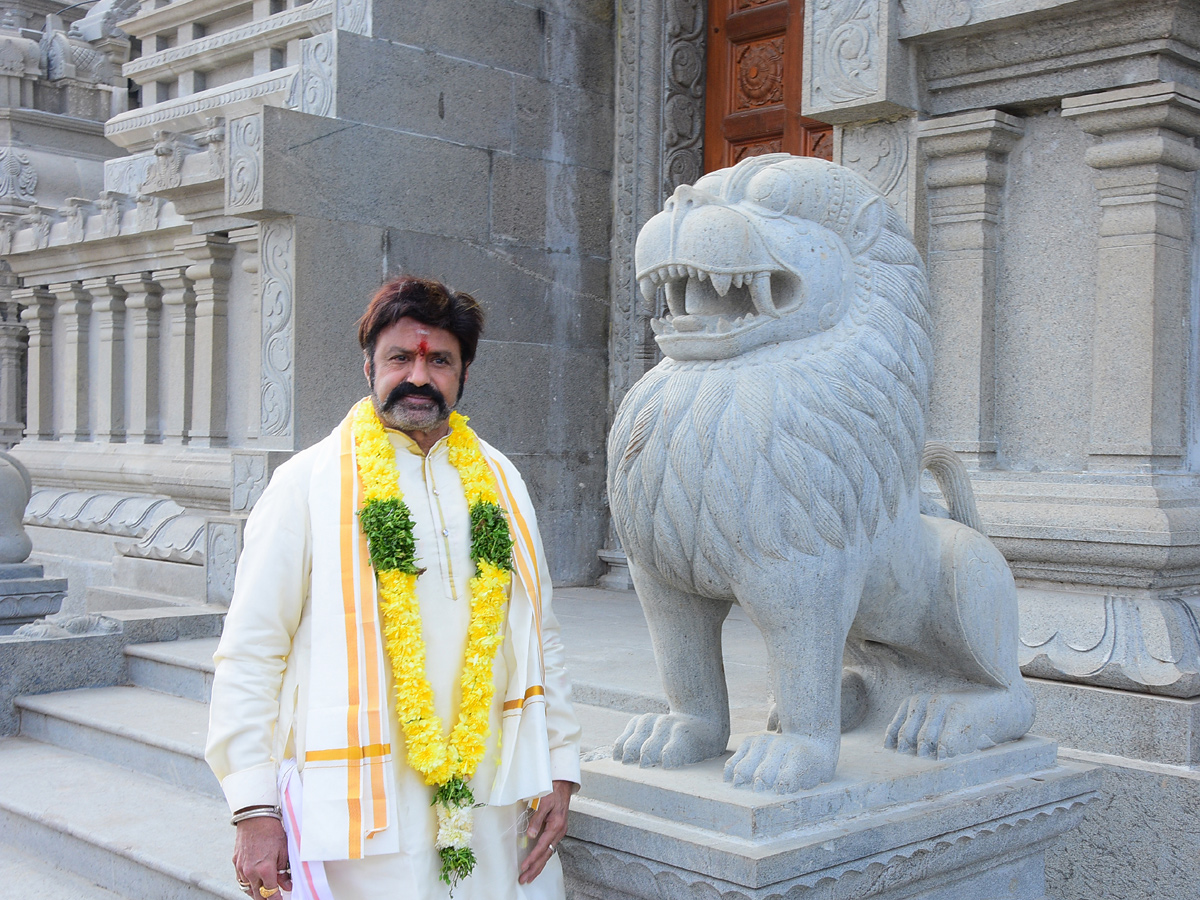 Akhanda Movie Team Visits Yadadri Temple Photo Gallery - Sakshi4