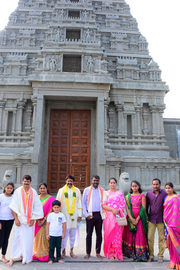 Akhanda Movie Team Visits Yadadri Temple Photo Gallery - Sakshi5