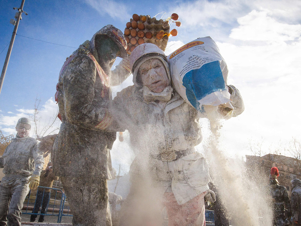 Els Enfarinats festival : 200 year old food fight in Spain Photo Gallery - Sakshi12