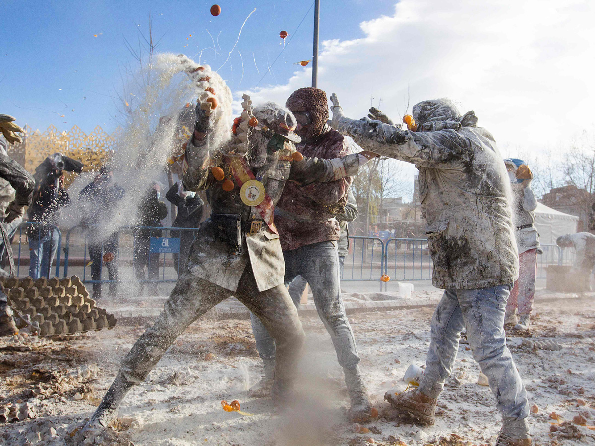 Els Enfarinats festival : 200 year old food fight in Spain Photo Gallery - Sakshi13