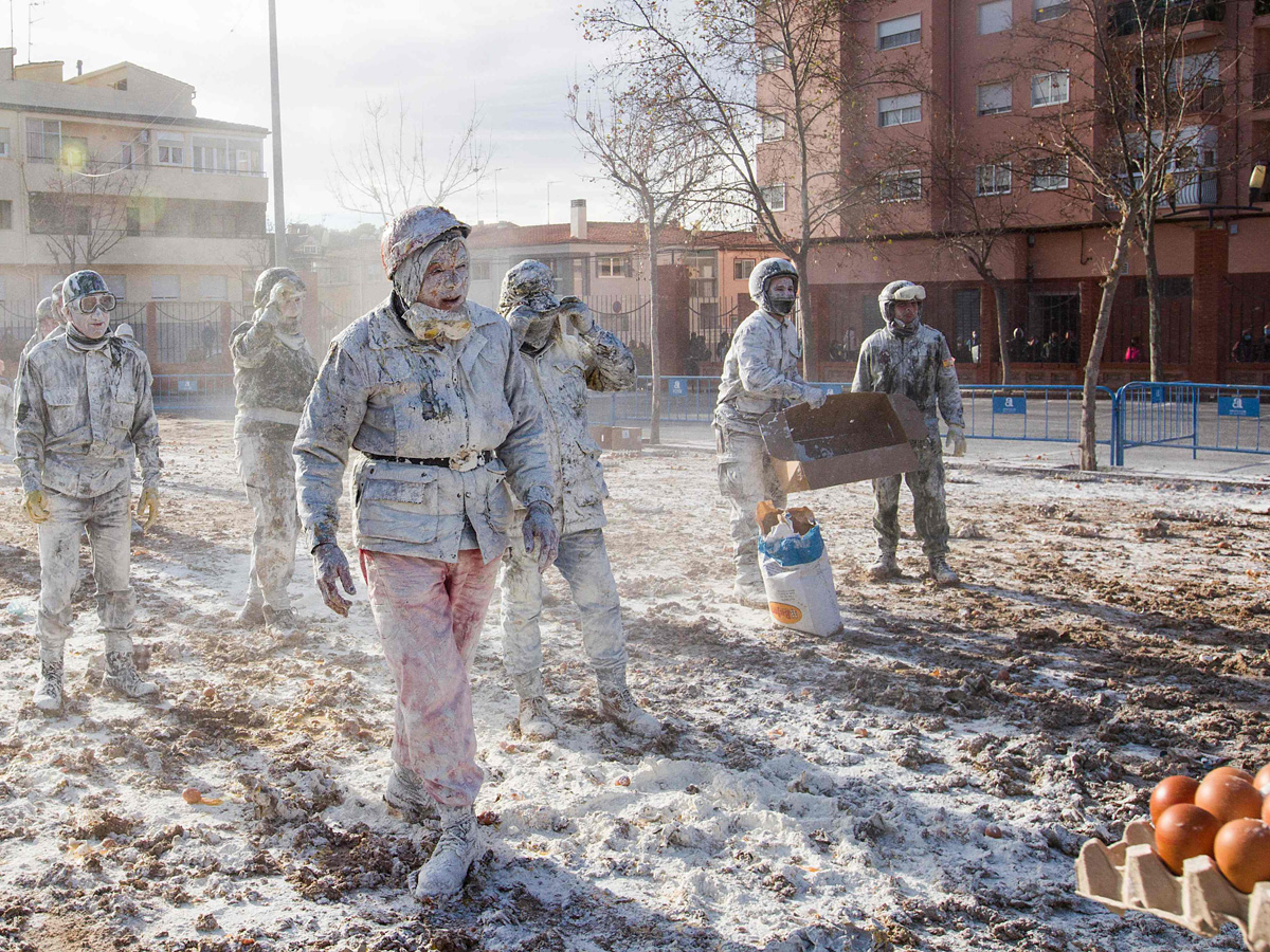 Els Enfarinats festival : 200 year old food fight in Spain Photo Gallery - Sakshi6