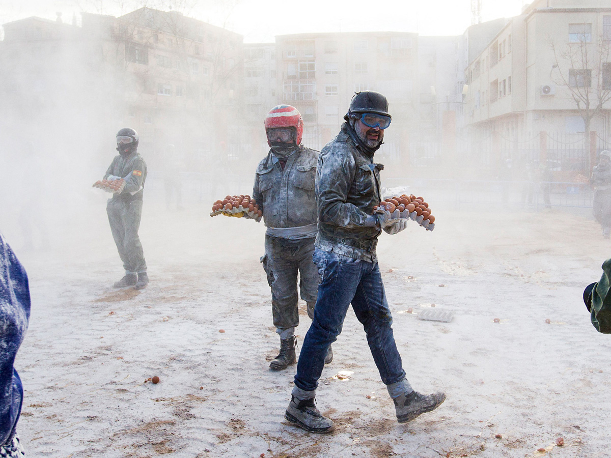 Els Enfarinats festival : 200 year old food fight in Spain Photo Gallery - Sakshi8